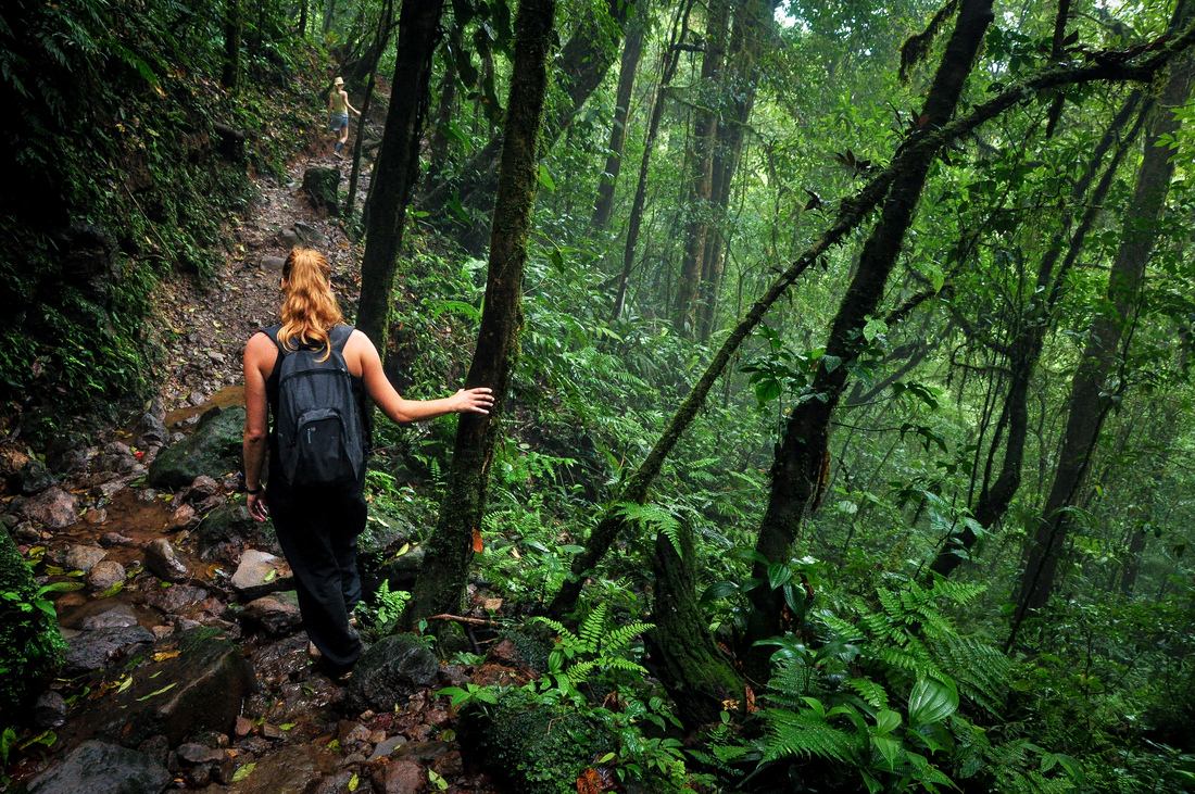 Manue avançant en direction du Rio Celeste