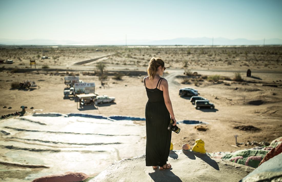 Au sommet de Salvation Mountain