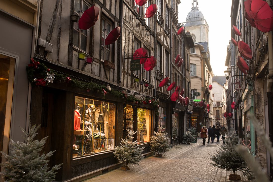 La jolie rue Massacre décorée