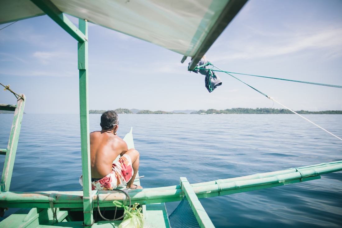 Prendre un bateau entre les îles des Philippines