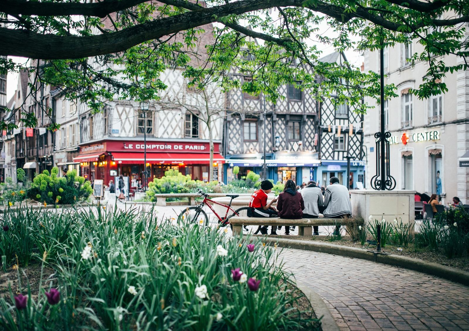 Profiter de la jolie Place Gordaine Profiter de la jolie Place Gordaine