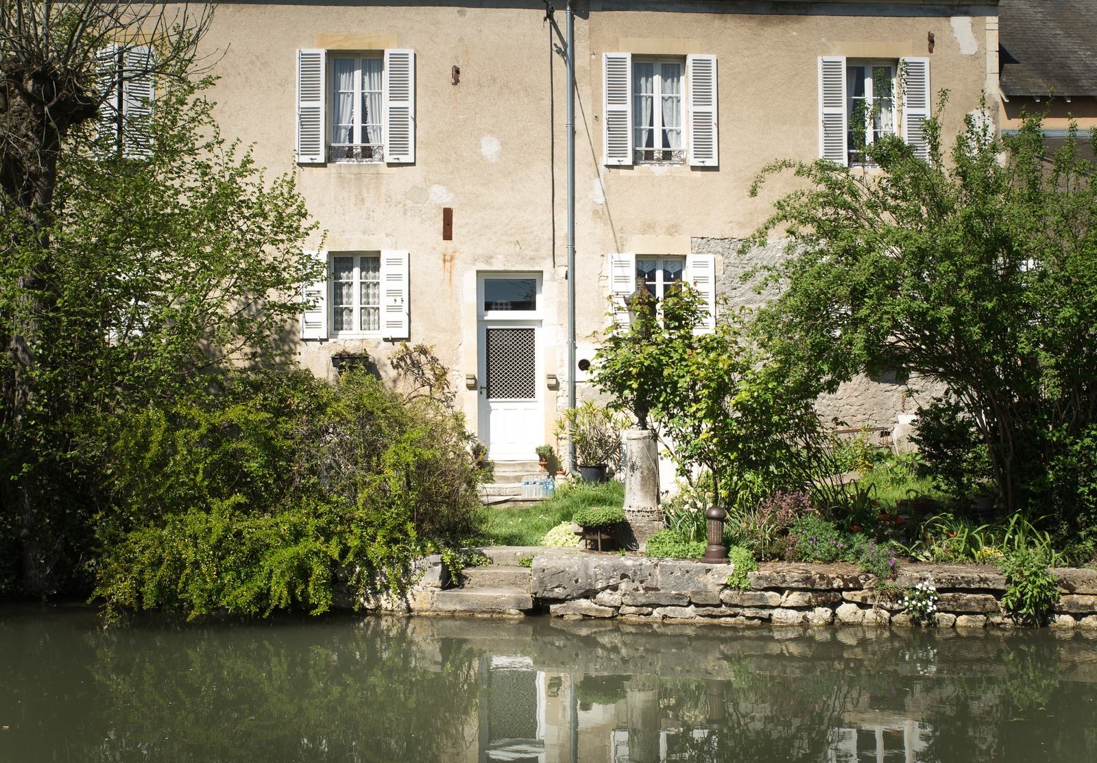 Maison les pieds dans l'eau