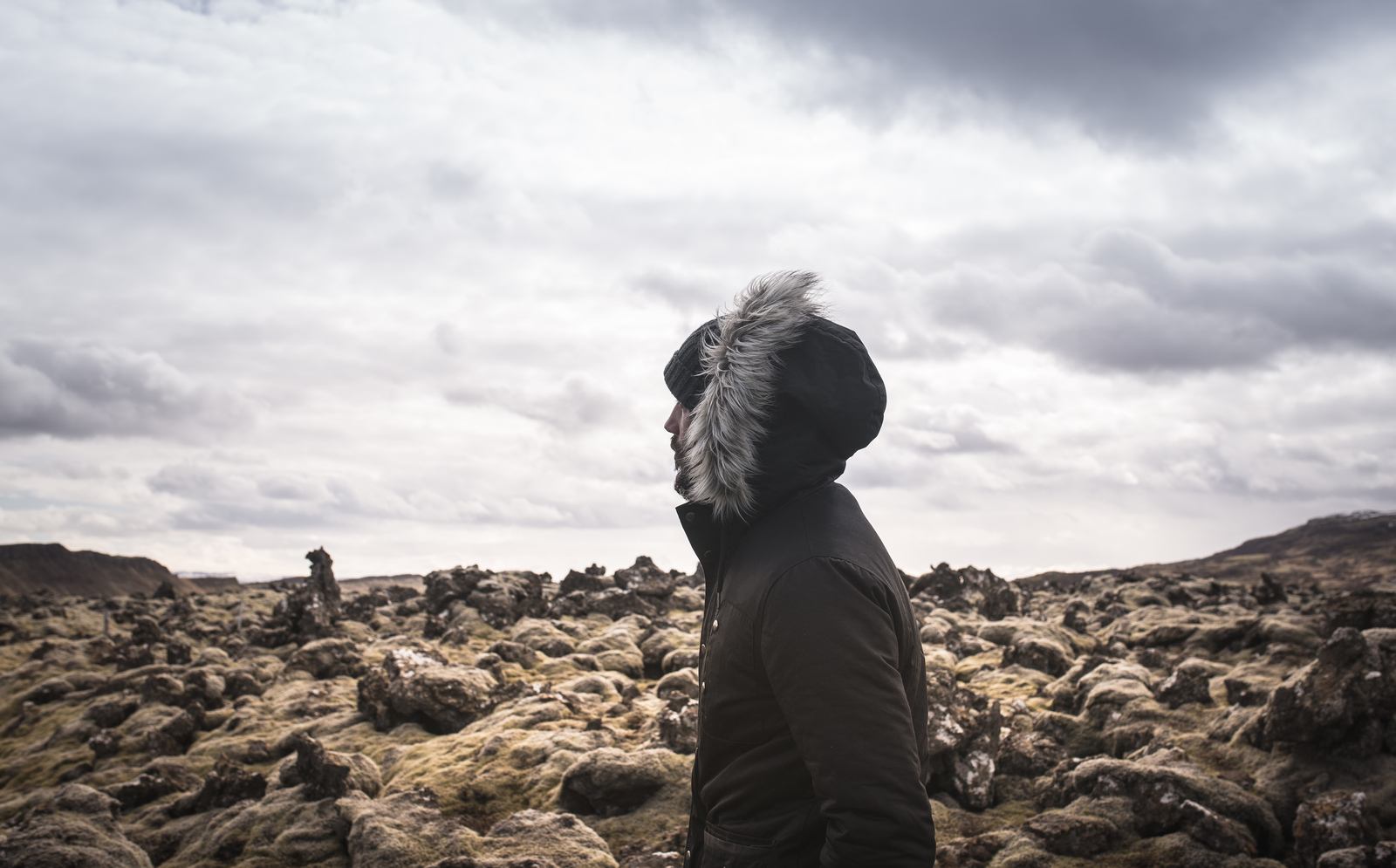 Seb dans un champ de lave