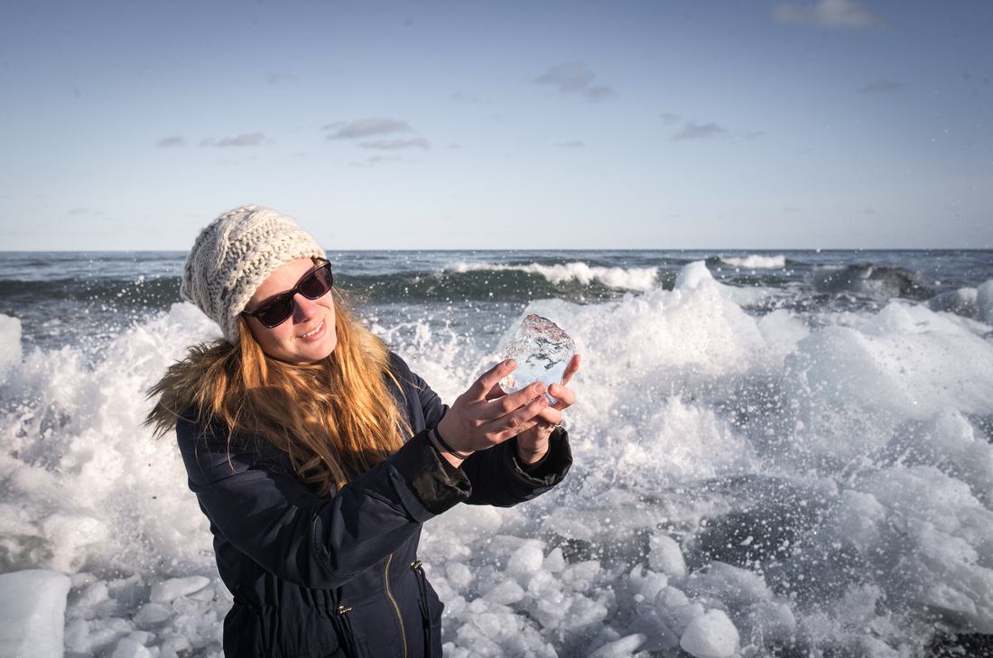 Bloc de glace sur la plage de Jökulsárlón