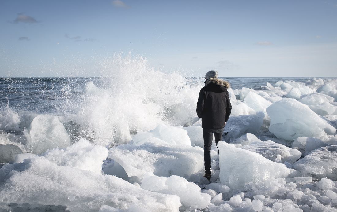 Seb face aux éléments de la mer