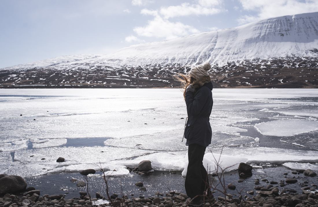 Le lac Ljósavatn gelé 