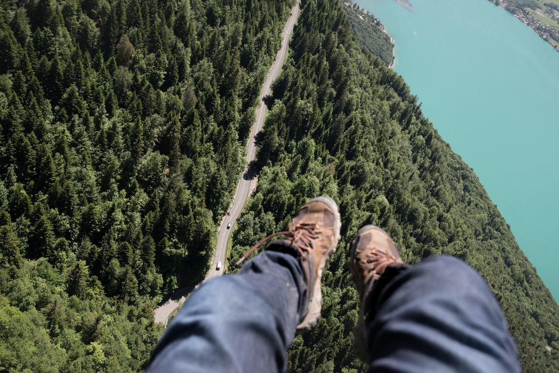 Les pieds dans le vide