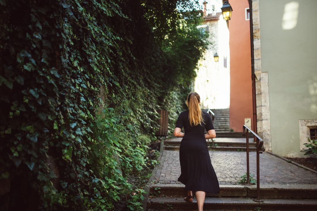 Manue dans les rues d'Annecy