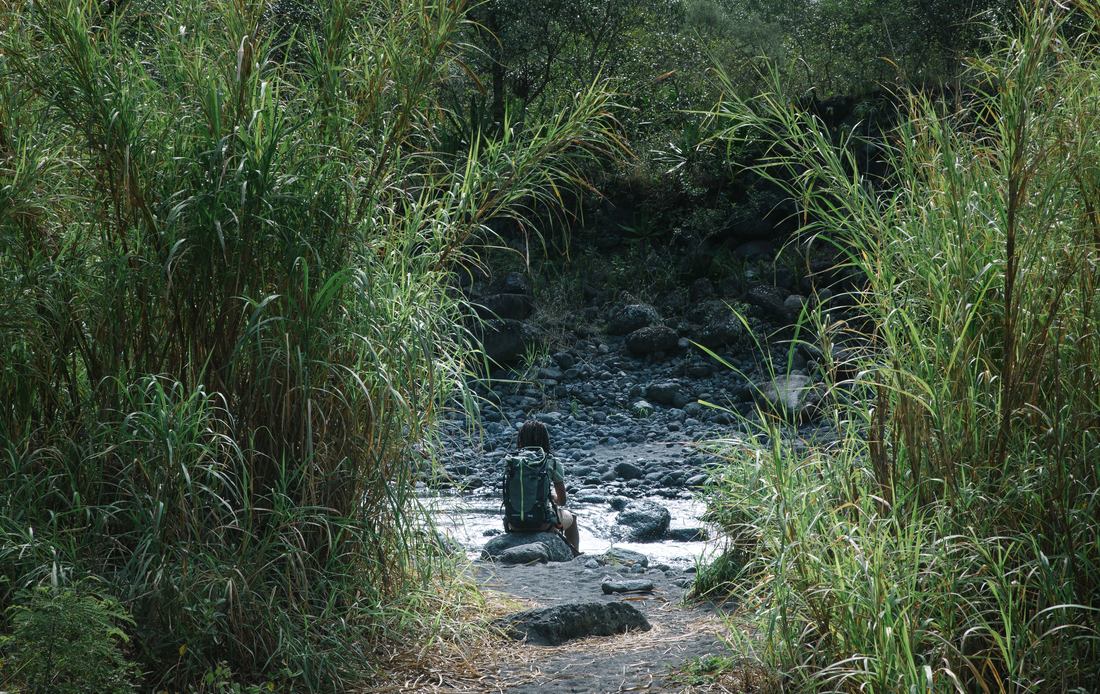 Pause avant de traverser la rivière