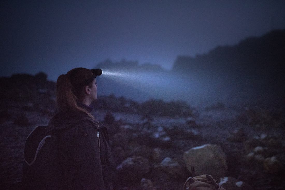 Manue à la frontale.