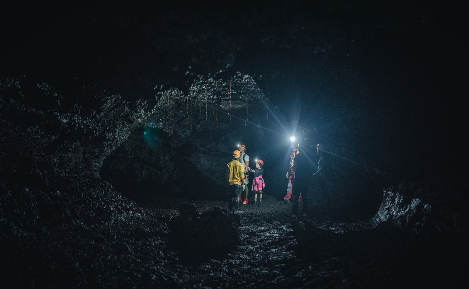 Dans une cave de lave à la Réunion Dans une cave de lave à la Réunion