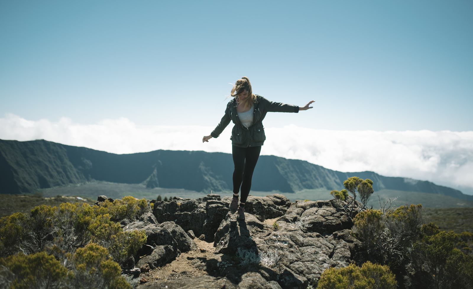 Manue qui crapahute sur les rochers 