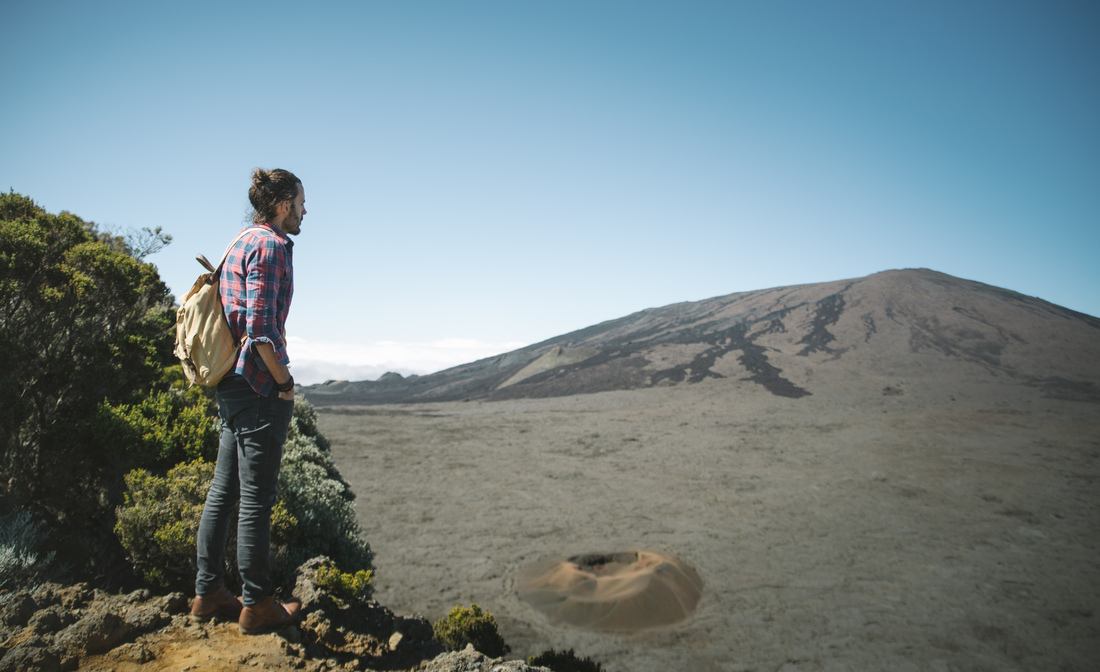 Seb admirant le Piton de la Fournaise 
