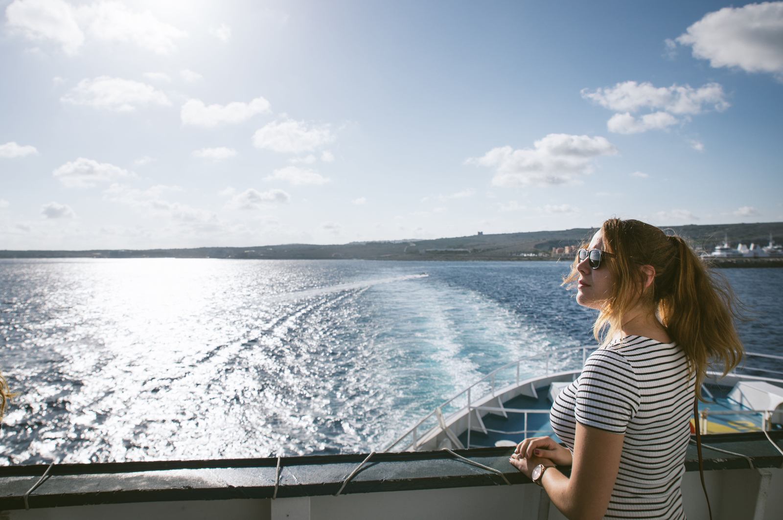 Manue sur le bateau, direction Gozo