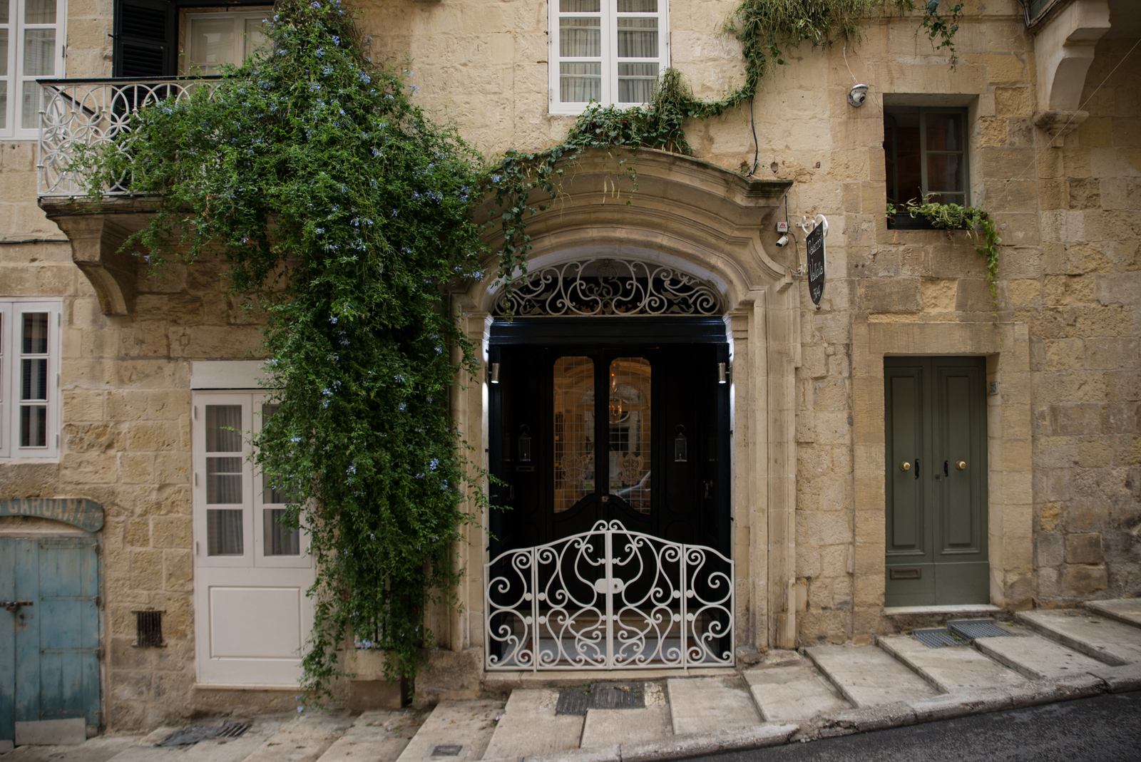 Jolie facade dans une rue de La Valette