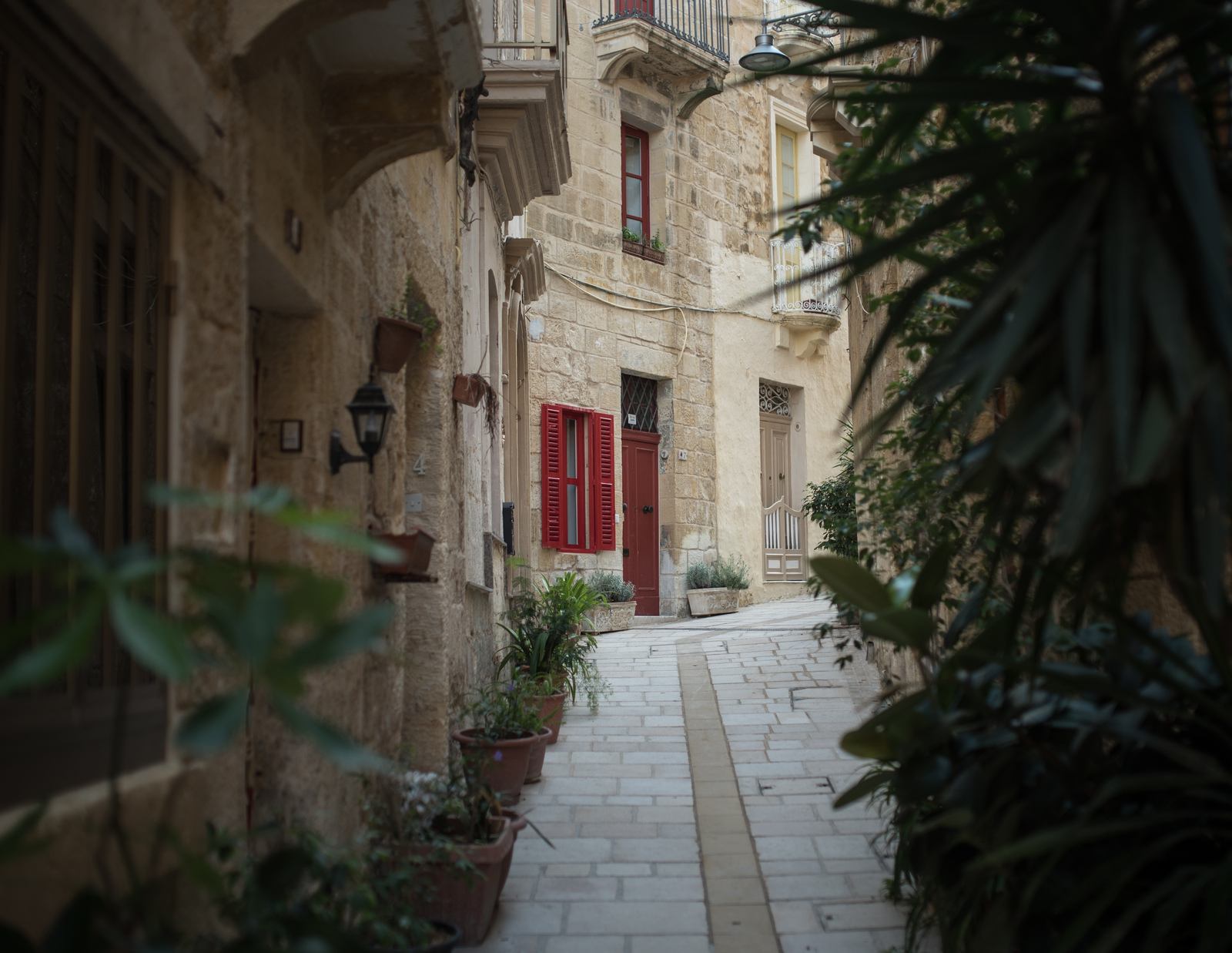 Petite ruelle dans les Trois Cités Petite ruelle dans les Trois Cités