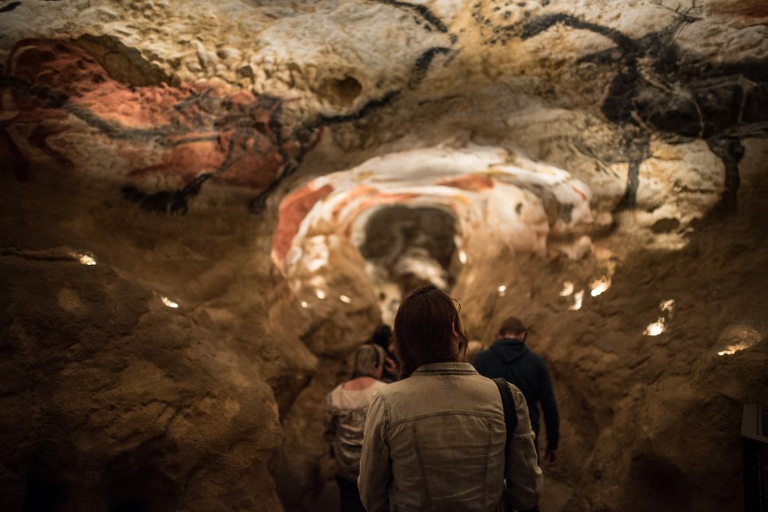 Manue, dans la grotte de Lascaux