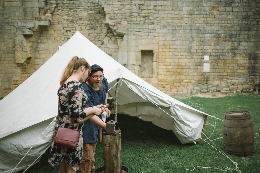 Manue qui s'essaie à faire des pièces