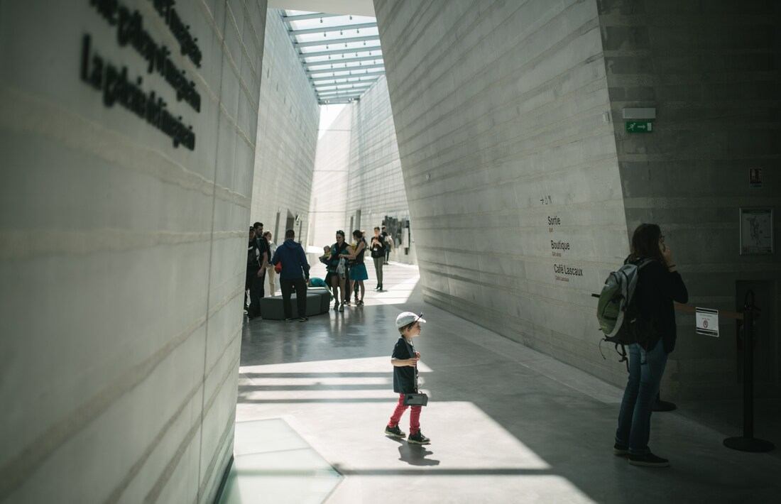 Dans le bâtiment du Centre International de Lascaux