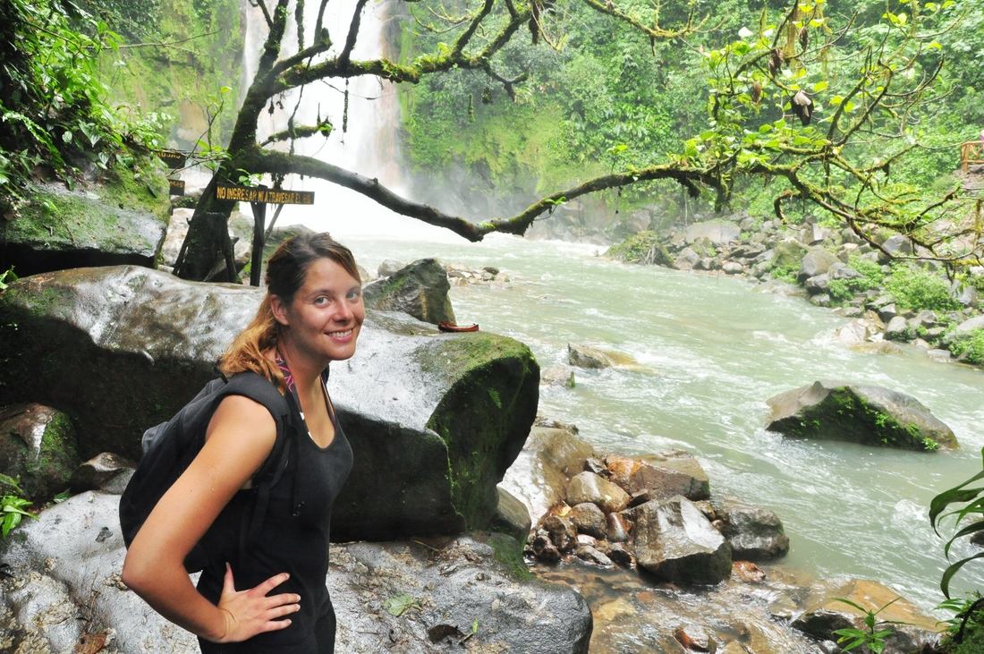 Devant la rivière, Rio celeste, Costa Rica