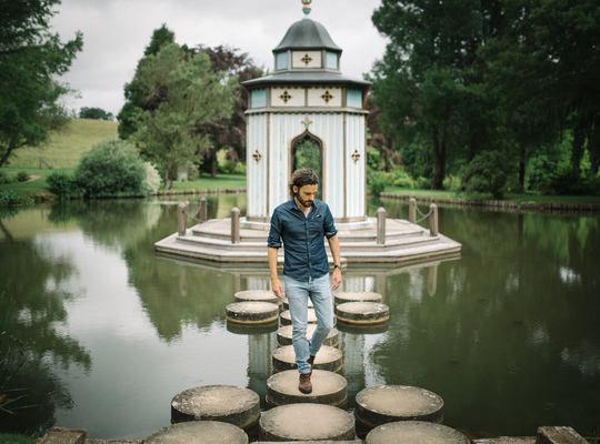 Sauter de pierre en pierre, Parc Floral d'Apremont-sur-Allier