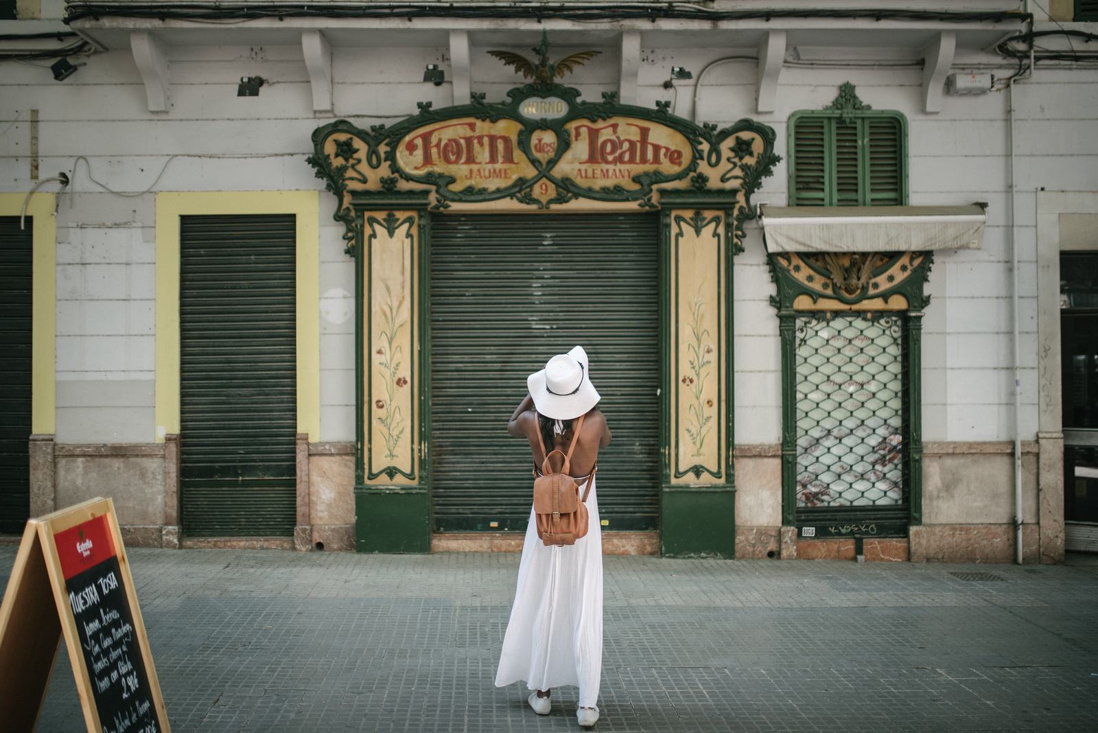 Nath en plein boulot à Palma de Majorque 