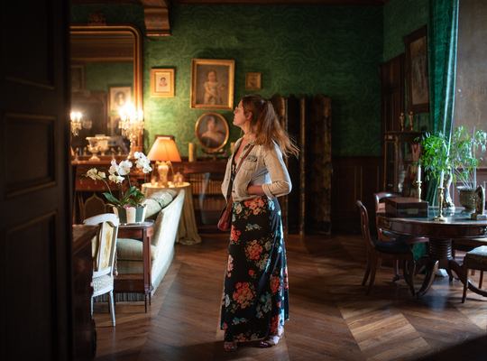 Manue dans le chateau d'Ainay-le-Vieil