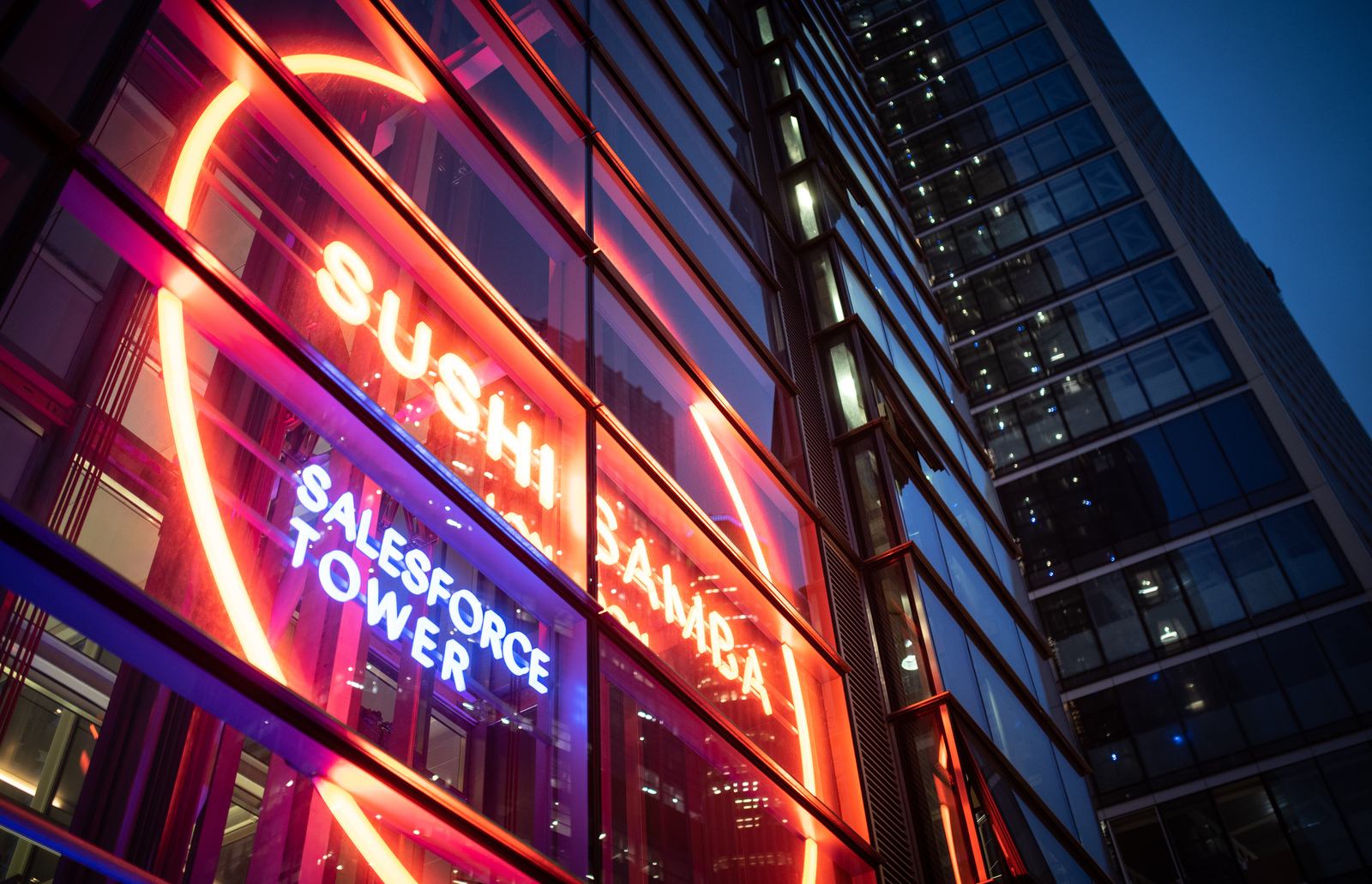 néon de sushi samba, restaurant au 39ème étage de londres 