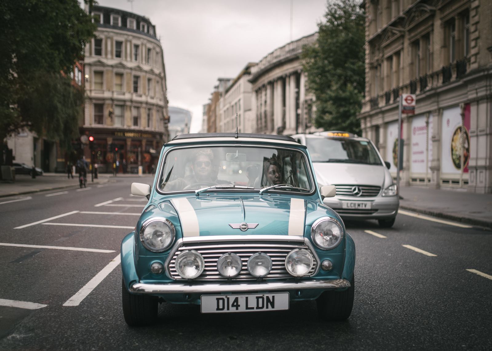 Une de nos petites moi dans les rues de londres