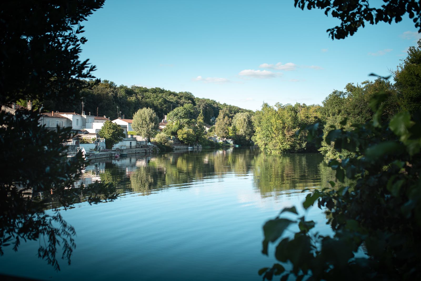 Vue depuis notre cabane au Quai des Pontis Vue depuis notre cabane au Quai des Pontis