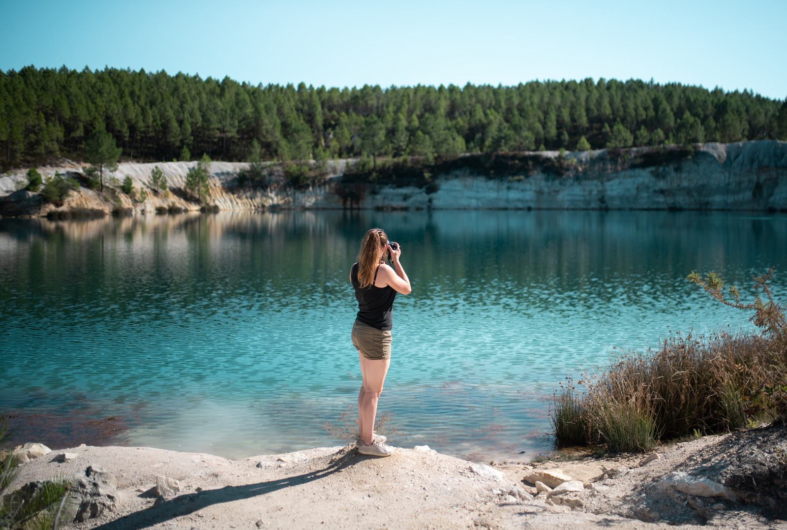 Manue, devant le lac