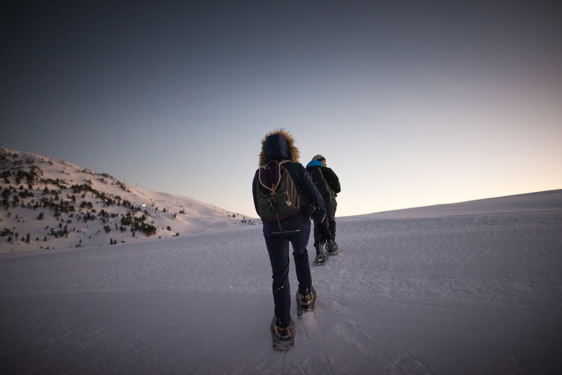 Marche à la tombée de la nuit