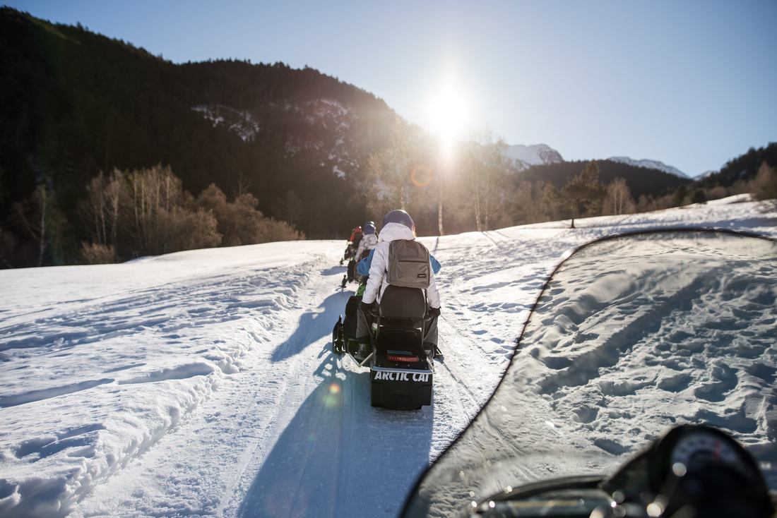 En motoneige en direction du coeur des Pyrénnées
