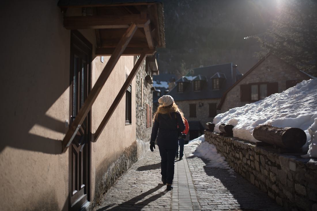 Dans les rues des villages de Catalan