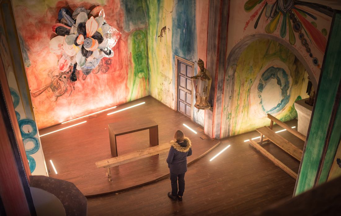 A l'intérieur de l'église de Seuri