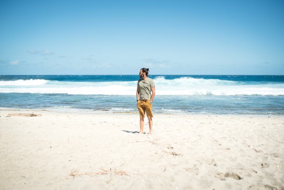 Seb, sur la plage à la Réunion
