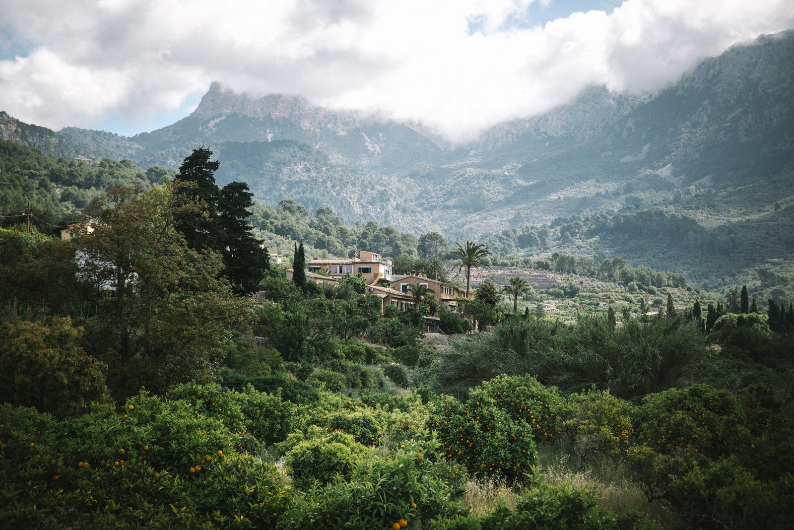 Petits villages en contre bas de la tramunatana