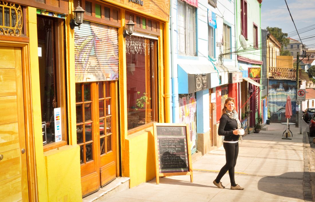 Manue dans les ruelles de Valparaiso